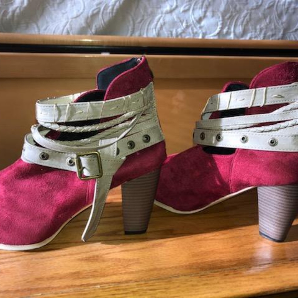 Womans Size 10 Burgundy Bootie Boots